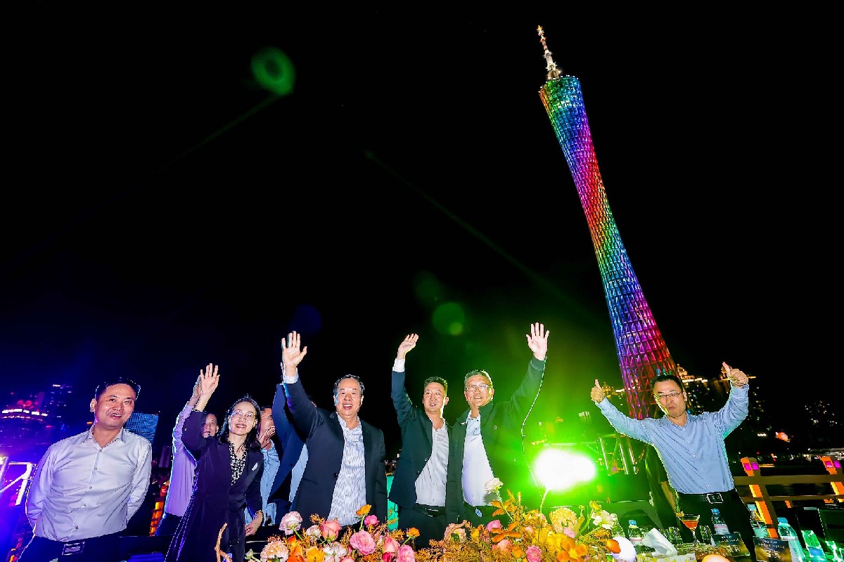 “泱泱珠水缘,和美华工情”庆祝华南理工大学组建71周年暨建校106年珠江夜游活动圆满举办