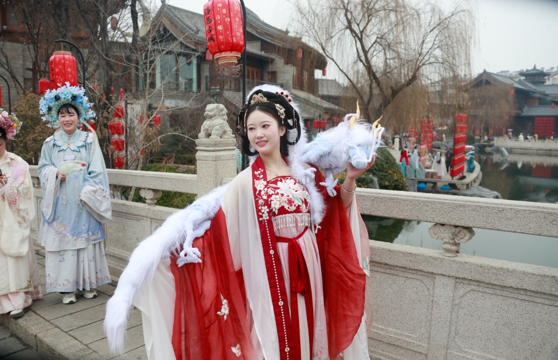 新春走基层 | 消费场景“上新” 家乡年味更浓