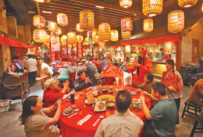 欢乐祥和过年 市场供需两旺(锦绣中国年)