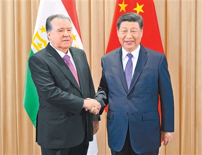 习近平会见塔吉克斯坦总统拉赫蒙