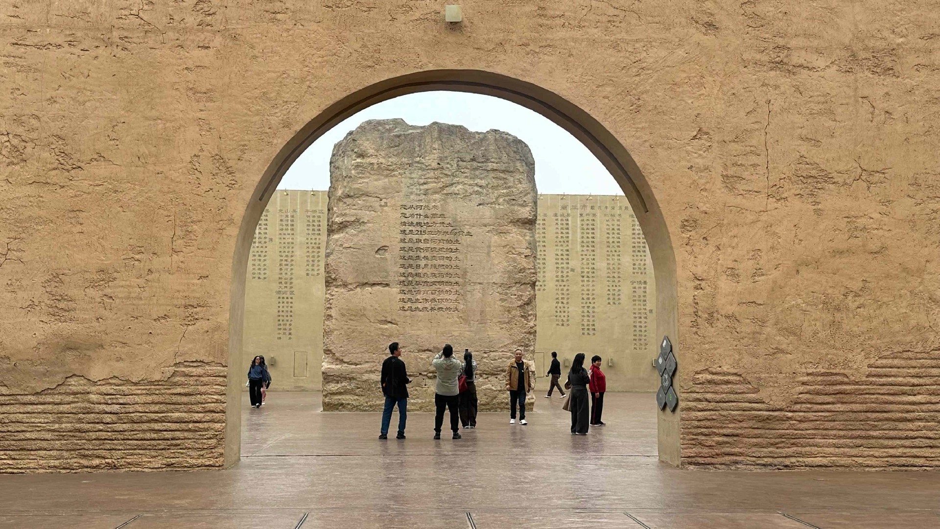 “只有河南·戏剧幻城”景区内部。人民网记者 王绍绍摄